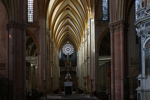 Nef de la cath�drale apr�s. 
