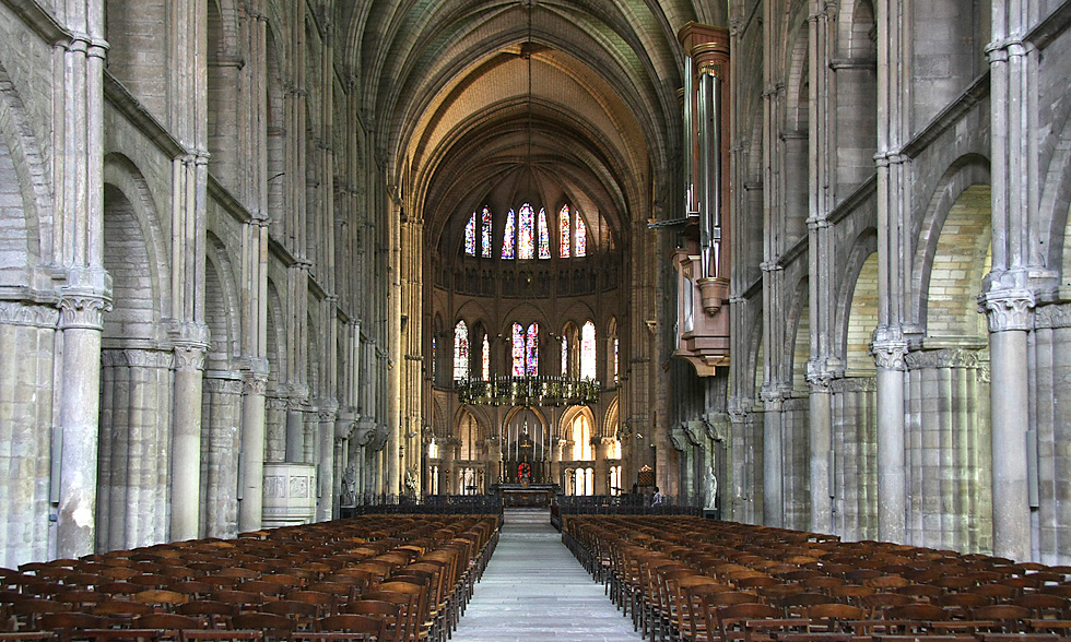 Reims, la basilique St Remy Cliquer pour le retour. 