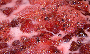 Confiture de fraise avec flash. 